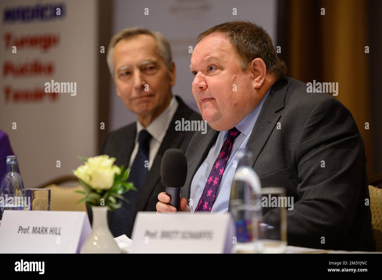 Prof. Mark Hill KC spricht auf der Konferenz "Religionsfreiheit – das Menschenrecht unter Angriffen" in Bratislava, Slowakei. 2022/12/09. Stockfoto