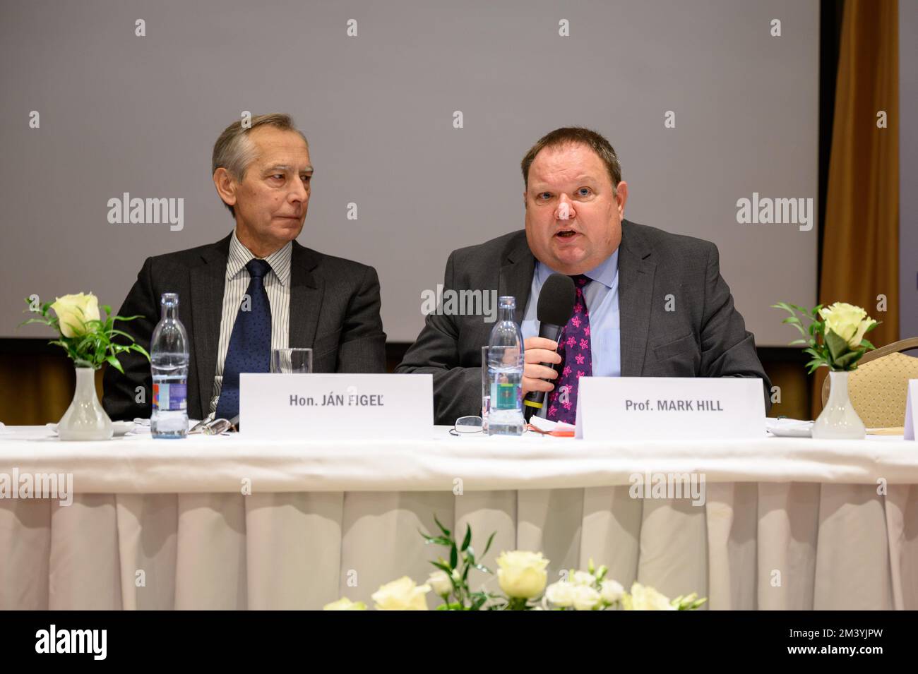 Prof. Mark Hill KC spricht auf der Konferenz "Religionsfreiheit – das Menschenrecht unter Angriffen" in Bratislava, Slowakei. 2022/12/09. Stockfoto