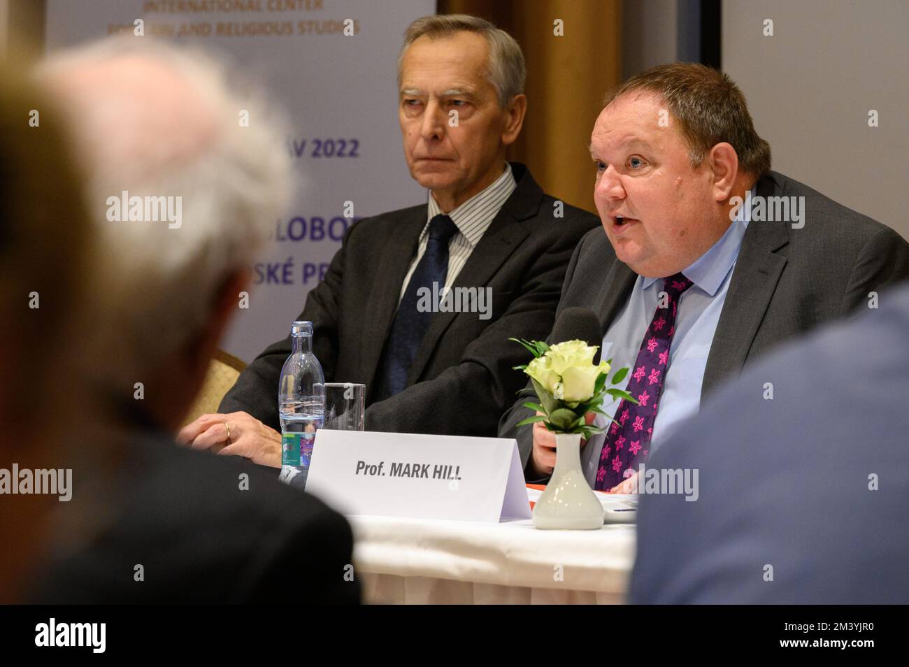 Prof. Mark Hill KC spricht auf der Konferenz "Religionsfreiheit – das Menschenrecht unter Angriffen" in Bratislava, Slowakei. 2022/12/09. Stockfoto