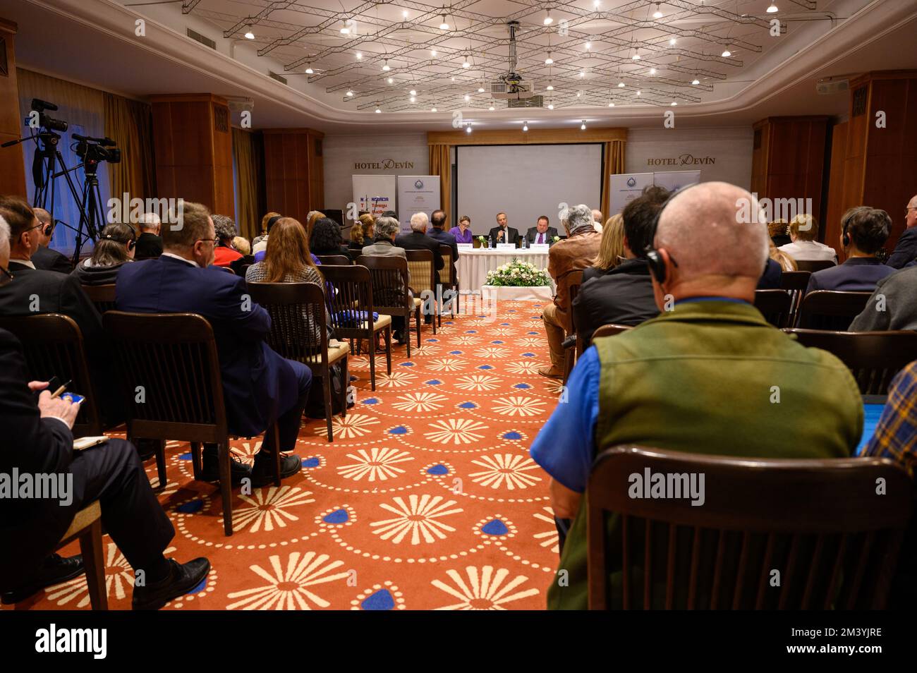 Die Konferenz "Religionsfreiheit – das Menschenrecht unter Beschuss" in Bratislava, Slowakei. 2022/12/09. Stockfoto