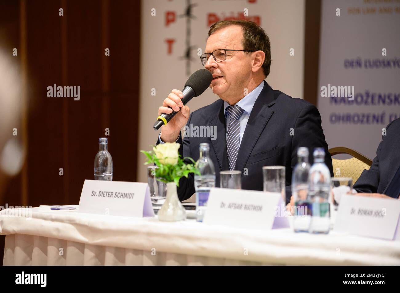 Dieter Schmidt sprach auf der Konferenz "Religionsfreiheit – das Menschenrecht unter Angriffen" in Bratislava, Slowakei. 2022/12/09. Stockfoto