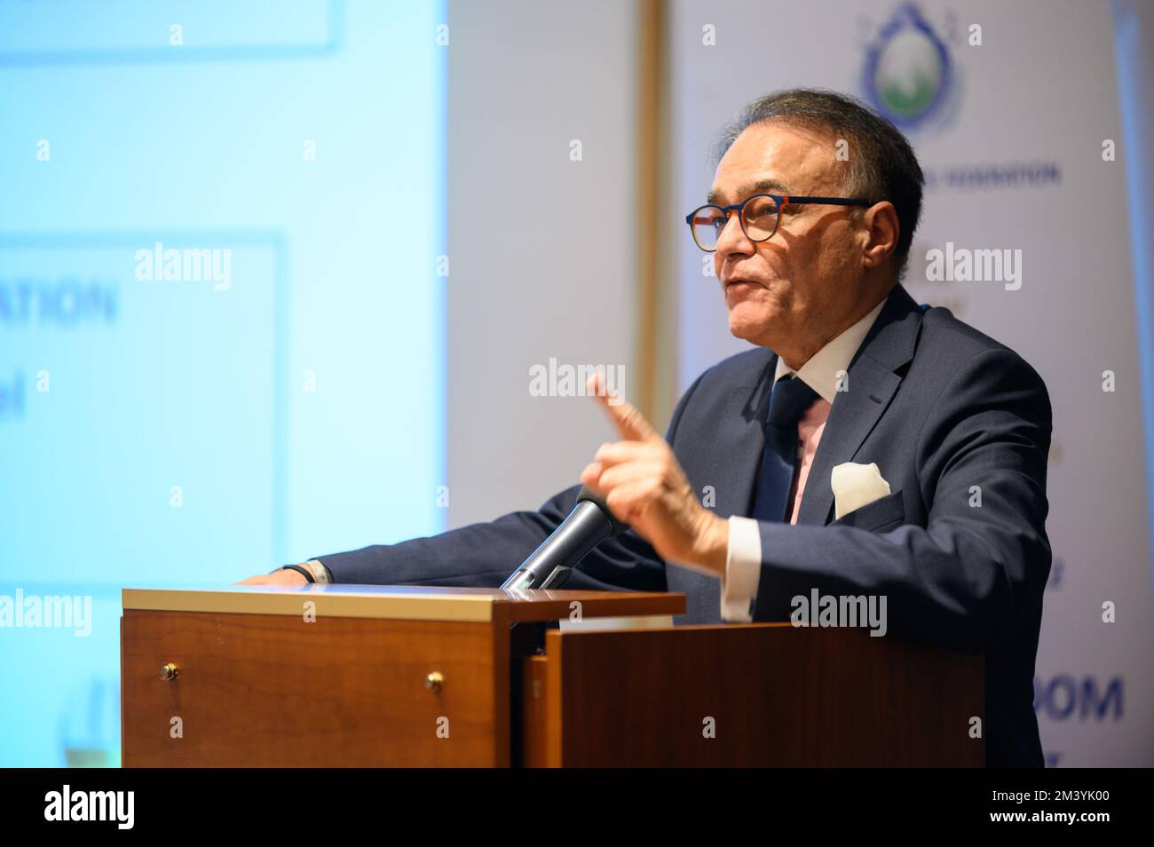 Afsar Rathor spricht auf der Konferenz "Religionsfreiheit – das Menschenrecht unter Angriffen" in Bratislava, Slowakei. 2022/12/09. Stockfoto