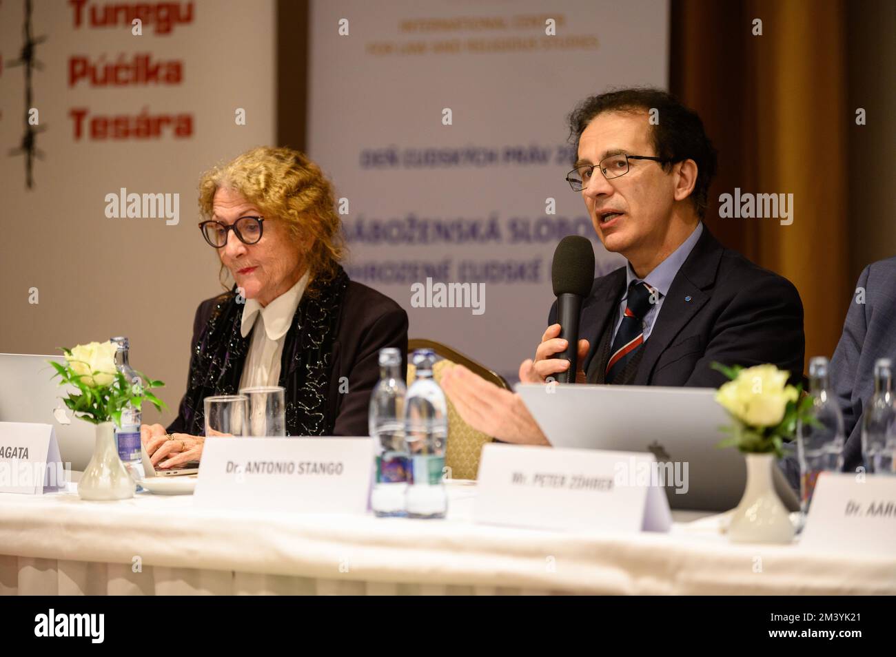 Antonio Stango sprach auf der Konferenz "Religionsfreiheit – das Menschenrecht unter Angriffen" in Bratislava, Slowakei. 2022/12/09. Stockfoto