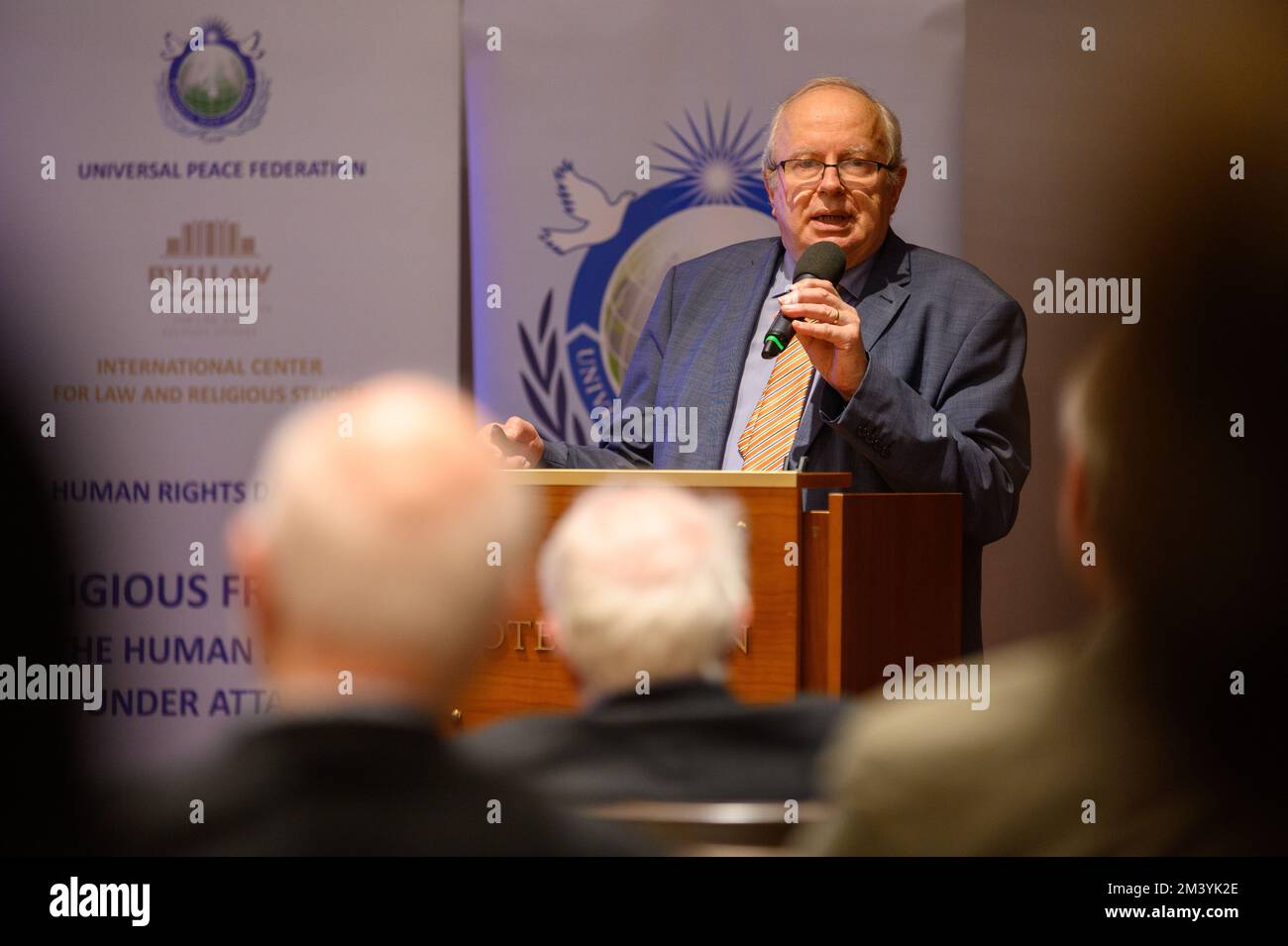 Peter Zöhrer sprach auf der Konferenz "Religionsfreiheit – das Menschenrecht unter Angriffen" in Bratislava, Slowakei. 2022/12/09. Stockfoto