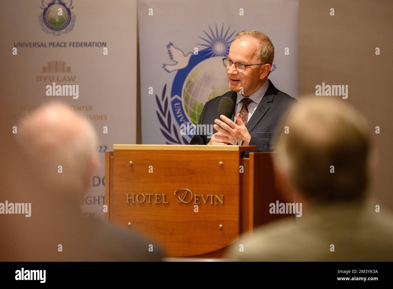 Jacques Marion sprach auf der Konferenz "Religionsfreiheit – das Menschenrecht unter Beschuss" in Bratislava, Slowakei. 2022/12/09. Stockfoto