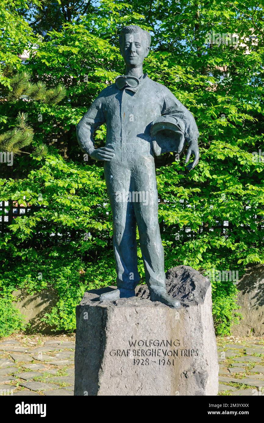 Denkmal für den historischen deutschen Formel-1-Rennfahrer Wolfgang Graf Berghe von Trips, Rennstrecke Nuerburgring, Rheinland-Pfalz, Deutschland Stockfoto