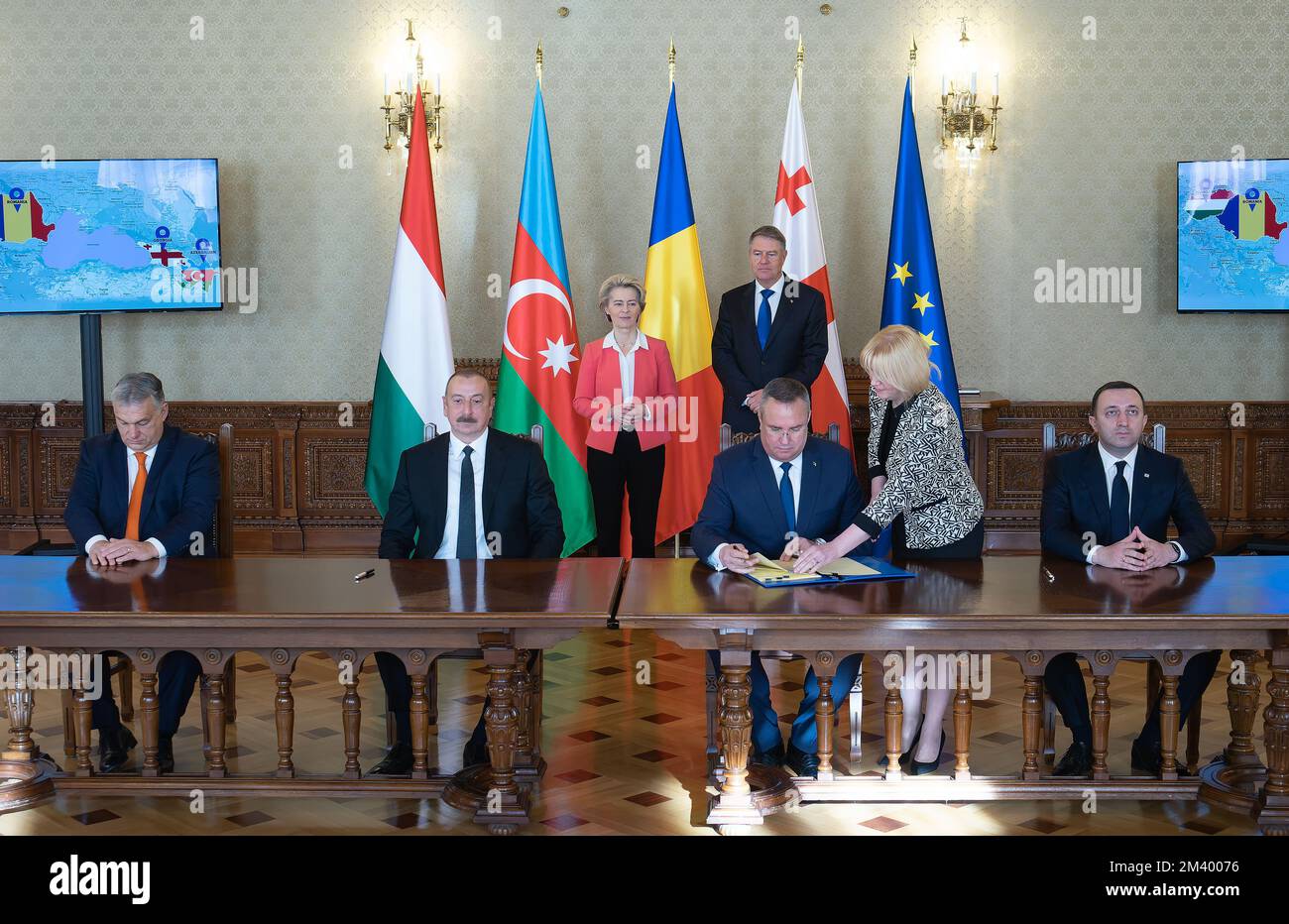 Bukarest, Rumänien - 17. Dezember 2022: Unterzeichnung des Abkommens über eine strategische Partnerschaft im Bereich der Entwicklung grüner Energien und des Transmissio Stockfoto