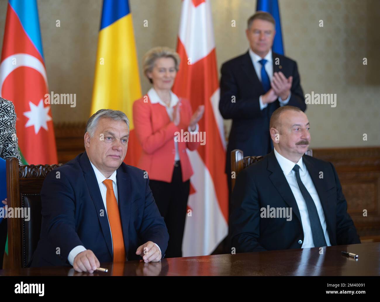 Bukarest, Rumänien - 17. Dezember 2022: Unterzeichnung des Abkommens über eine strategische Partnerschaft im Bereich der Entwicklung grüner Energien und des Transmissio Stockfoto