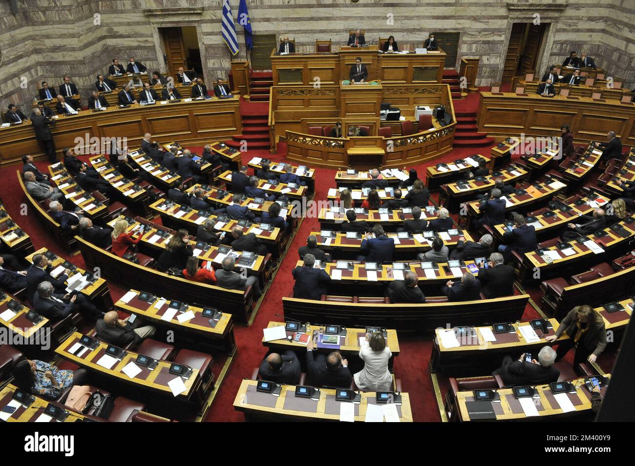 Athen, Griechenland. 17.. Dezember 2022. Betrachtung des griechischen Parlaments während der Sitzung zum Staatshaushalt. (Foto: Dimitrios Karvountzis/Pacific Press) Kredit: Pacific Press Media Production Corp./Alamy Live News Stockfoto