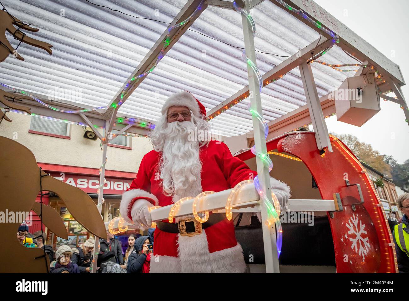 Weihnachtsmann auf einem Festwagen beim Lymm Dickensian Christmas Festival Stockfoto