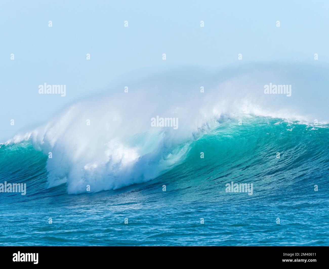 Große Wellen brechen am North Reef, Lighthouse Bay, Exmouth, Westaustralien, Australien. Stockfoto