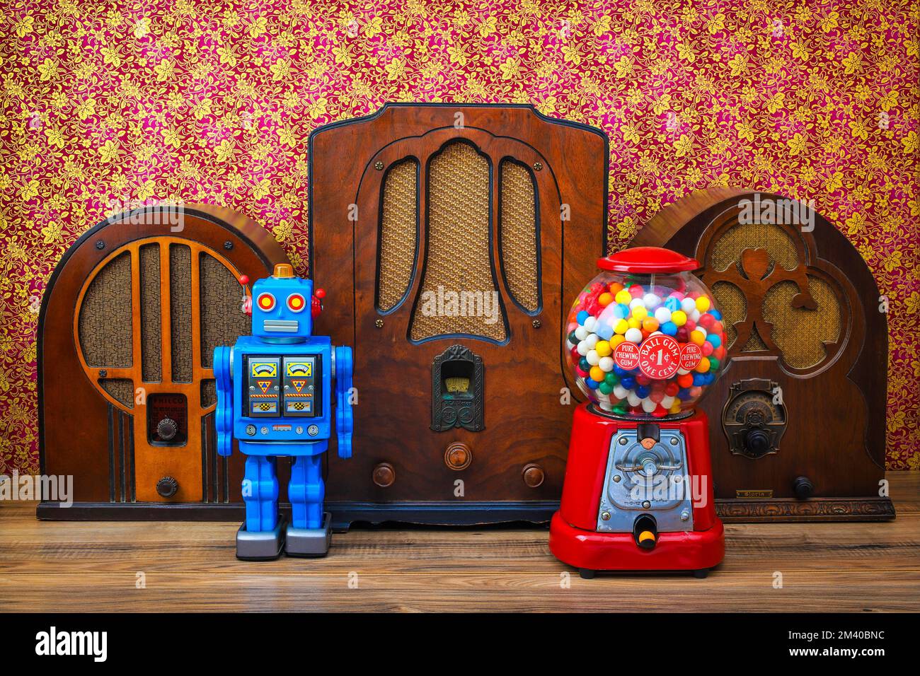 Alte Radios Und Bubblegum Machine Stockfoto