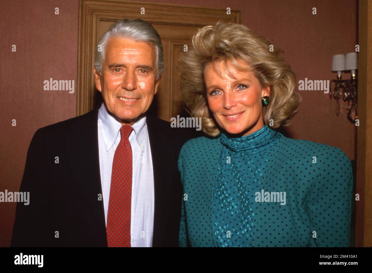 Linda Evans und John Forsythe bei der 150.. Folge der Fernsehserie Dynasty am 23. September 1986 Kredit: Ralph Dominguez/MediaPunch Stockfoto