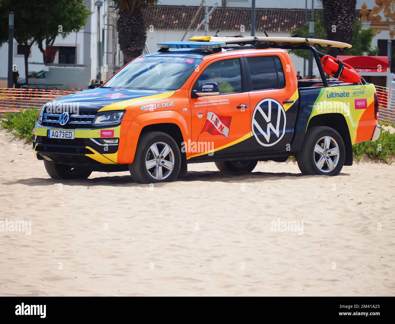 Purtuguese baywatch Auto VW Amarok am Strand Stockfoto