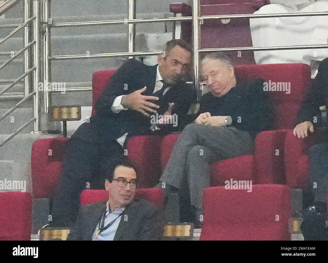 17. Dezember 2022, Khalifa International Stadium, Doha, QAT, Weltmeisterschaft FIFA 2022, Spiel um 3.. Platz, Kroatien gegen Marokko, auf dem Bild Youri Djorkaeff mit dem ehemaligen FIA-Präsidenten Jean Todt in der Tribune. Stockfoto 17. Dezember 2022, Khalifa International Stadium, Doha, QAT, Weltmeisterschaft FIFA 2022, Spiel um 3.. Platz, Kroatien gegen Marokko, auf dem Bild Youri Djorkaeff mit dem ehemaligen FIA-Präsidenten Jean Todt in der Tribune. Stockfoto