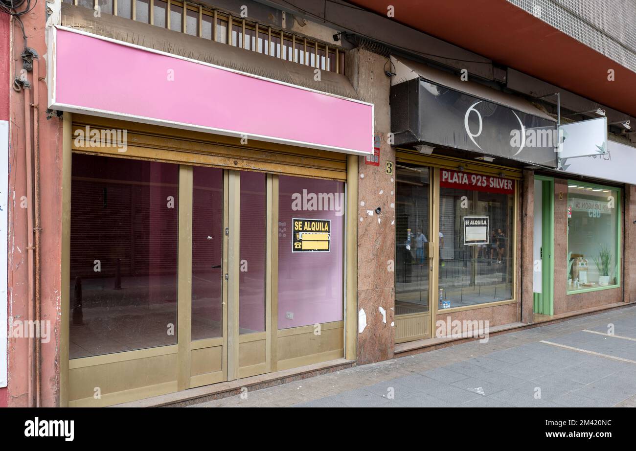 Wegen Covid-19-Krise aufgegebene Filialen. Stockfoto