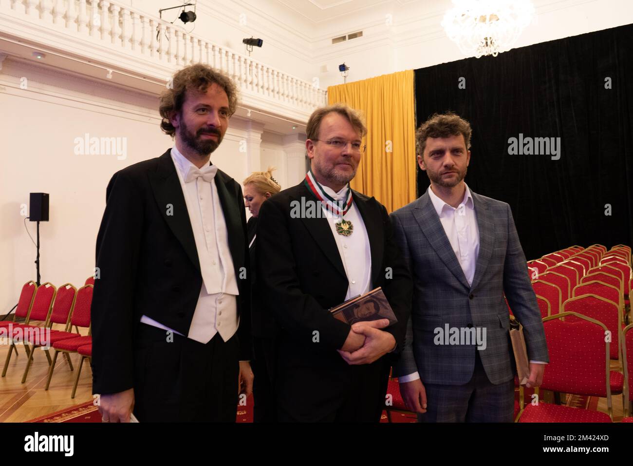 Pianist Lech Napierała (links), Sänger Tomasz Konieczny (Mitte), Komponist Aleksander Nowak (rechts) nach der Aufführung der Werke Lysenko, Strauss & Nowak Stockfoto