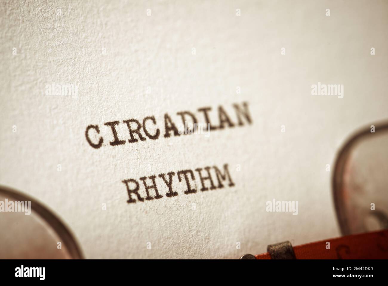 Zirkadianer Rhythmusausdruck mit einer Schreibmaschine. Stockfoto