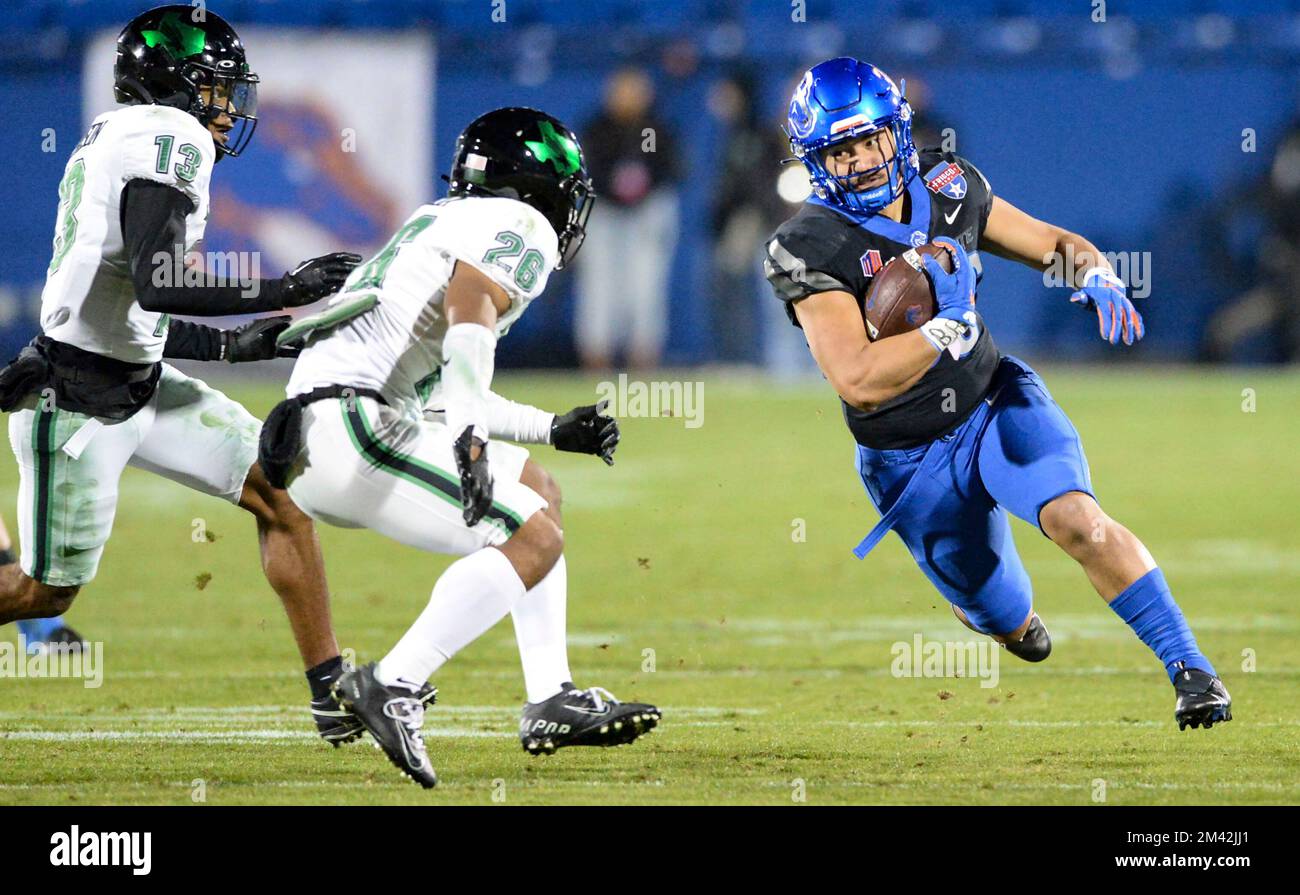 17. Dezember 2022, Frisco, Texas, USA: Boise State Broncos Running Back ELELYON NOA (36) machen die Ecke. (Kreditbild: © Gregory Dodds/ZUMA Press Wire) Stockfoto