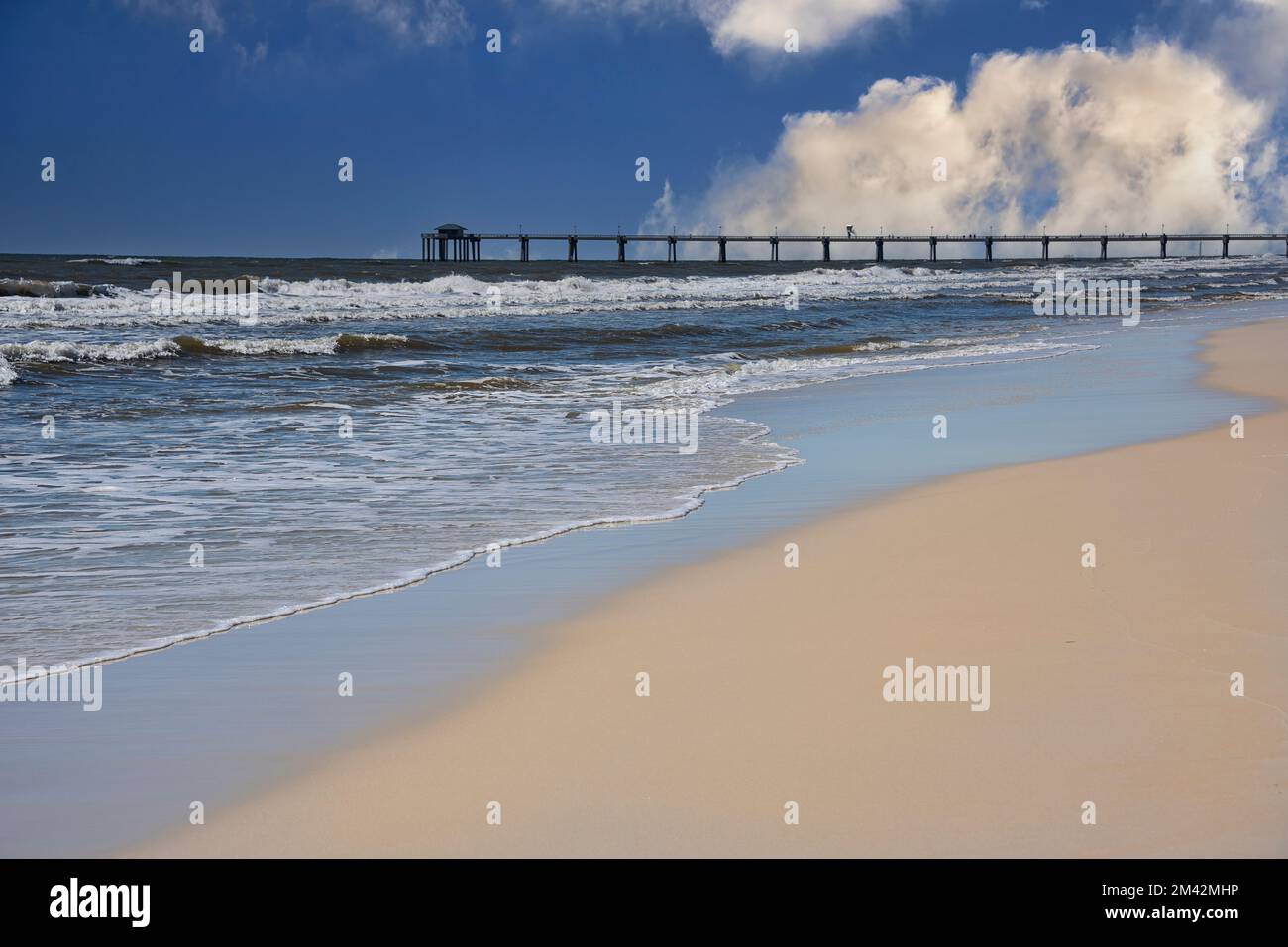 Promenade und Strand im Panhandle von Florida, Destin Beach. Stockfoto