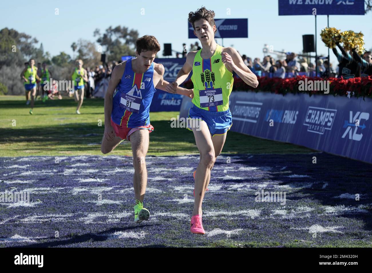 Noah Breker (73) und Samuel Hansen (81) belegten den dritten und vierten Platz im Jungen-Rennen in 15:07,5 und 15:07,7 beim 43. Finale der High School High School am Samstag, 10. Dezember 2022 in San Diego. Stockfoto