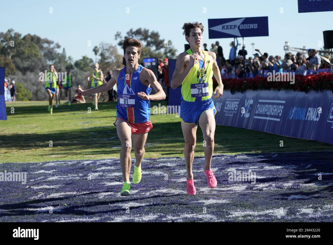 Noah Breker (73) und Samuel Hansen (81) belegten den dritten und vierten Platz im Jungen-Rennen in 15:07,5 und 15:07,7 beim 43. Finale der High School High School am Samstag, 10. Dezember 2022 in San Diego. Stockfoto