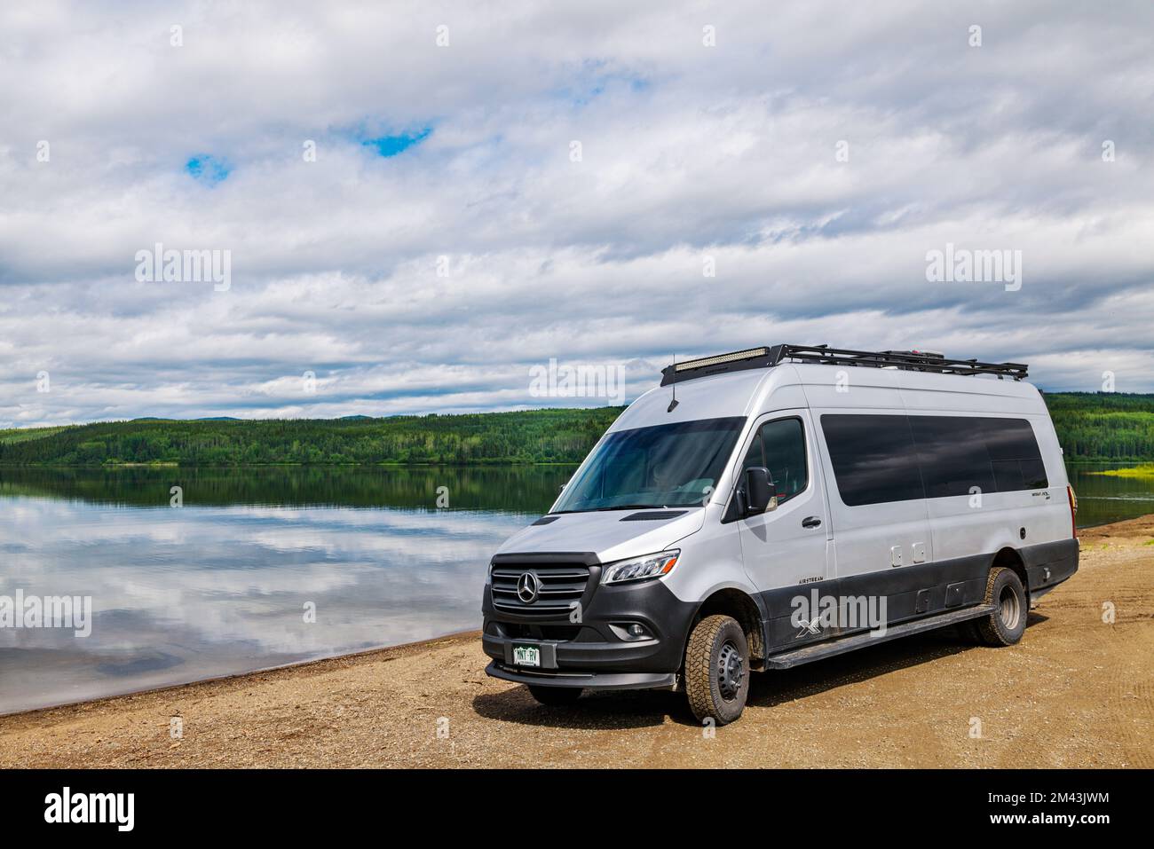 Airstream Interstate 24X 4WD Campervan; Dease Lake; British Columbia; Kanada Stockfoto