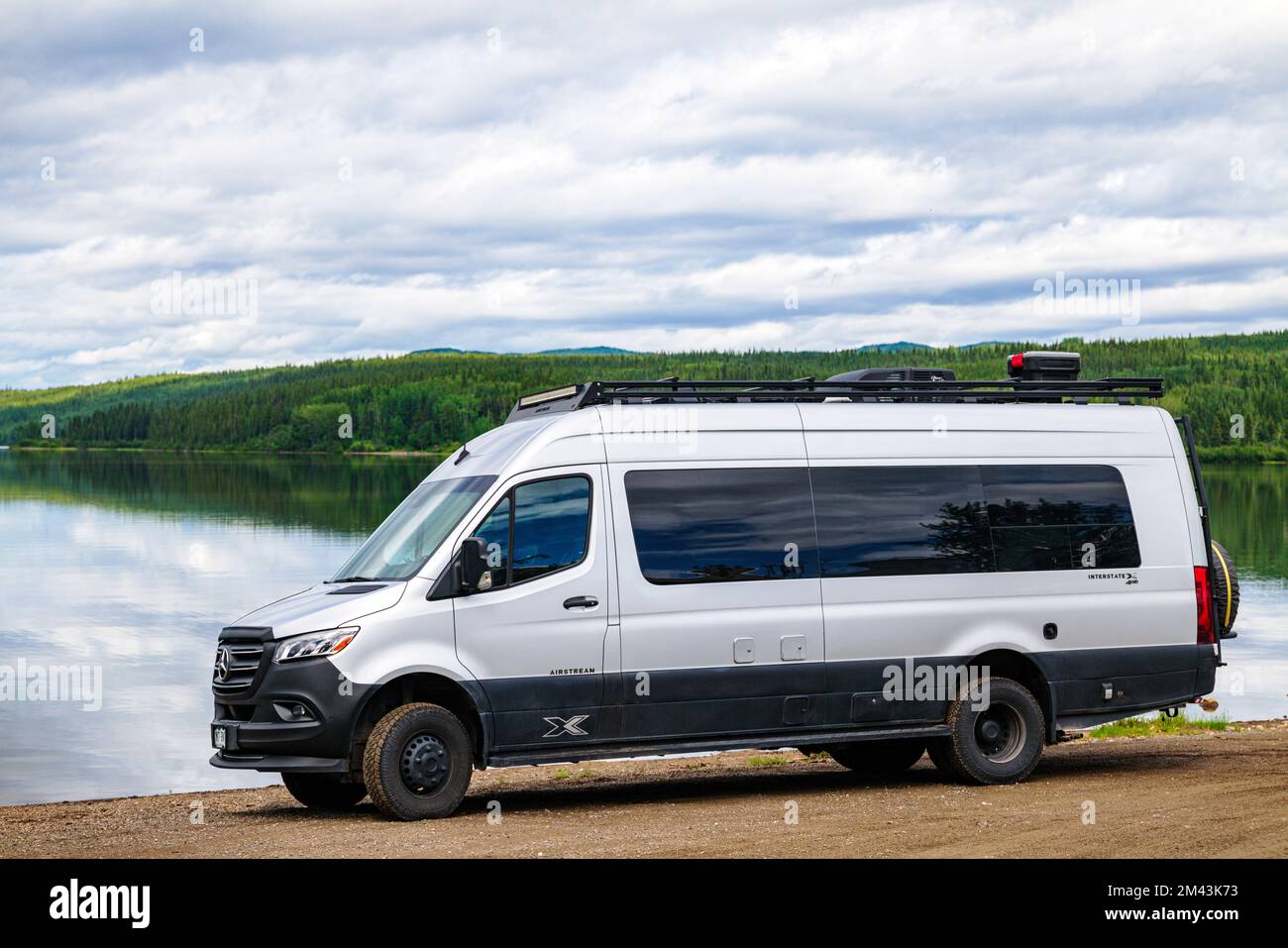 Airstream Interstate 24X 4WD Campervan; Dease Lake; British Columbia; Kanada Stockfoto