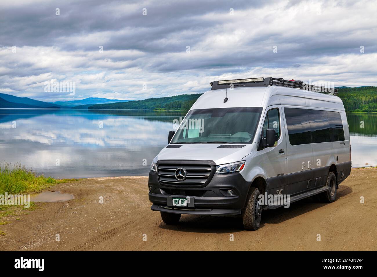 Airstream Interstate 24X 4WD Campervan; Dease Lake; British Columbia; Kanada Stockfoto