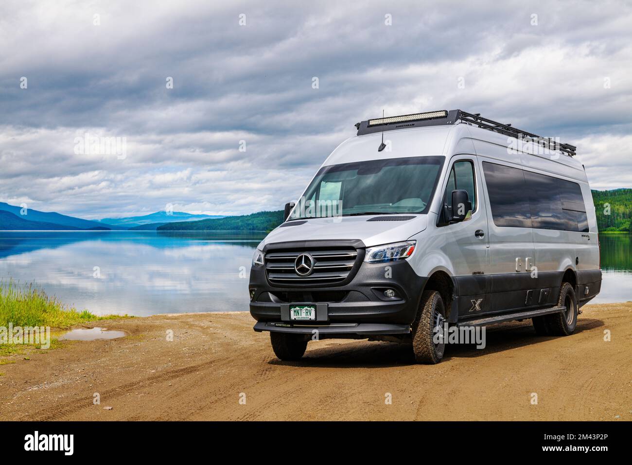 Airstream Interstate 24X 4WD Campervan; Dease Lake; British Columbia; Kanada Stockfoto