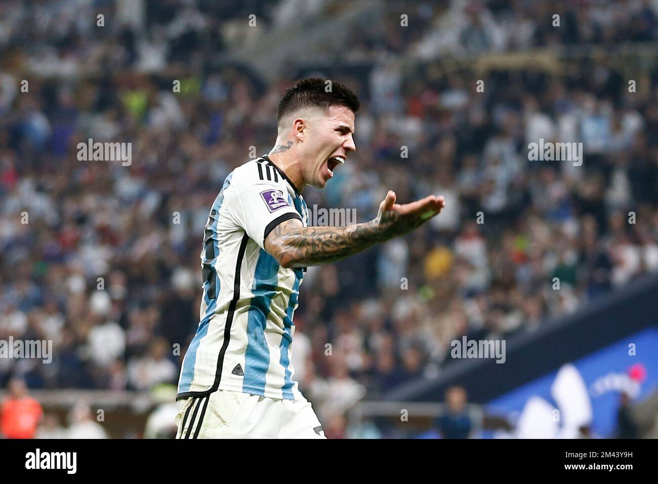 LUSAIL, KATAR - DEZEMBER 18: Spieler von Argentinien Enzo Fernández reagiert während des Finalspiels der FIFA-Weltmeisterschaft Katar 2022 zwischen Argentinien und Frankreich am 18. Dezember 2022 im Lusail-Stadion in Lusail, Katar. (Foto: Florencia Tan Jun/PxImages) Stockfoto