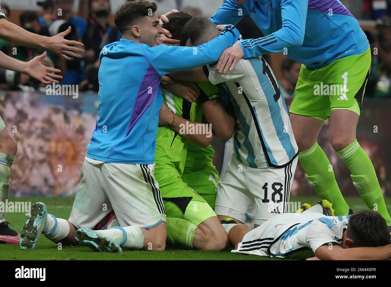 12/18/2022, Lusail Icon Stadium, Doha, QAT, FIFA-Weltmeisterschaft 2022, Finale, Argentinien gegen Frankreich, auf dem Bild jubelt das argentinische Team nach dem Elfmeterschießen und ist damit Weltmeister 2022 mit Argentiniens Stürmer Lionel Messi Stockfoto