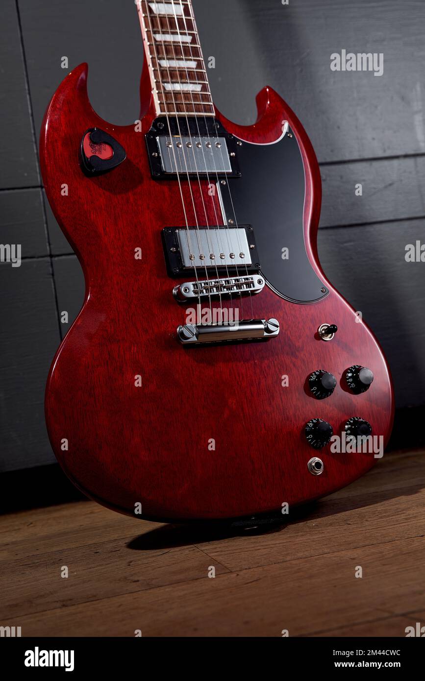 Fatoumata Diawaras rote Gibson SG E-Gitarre Stockfoto