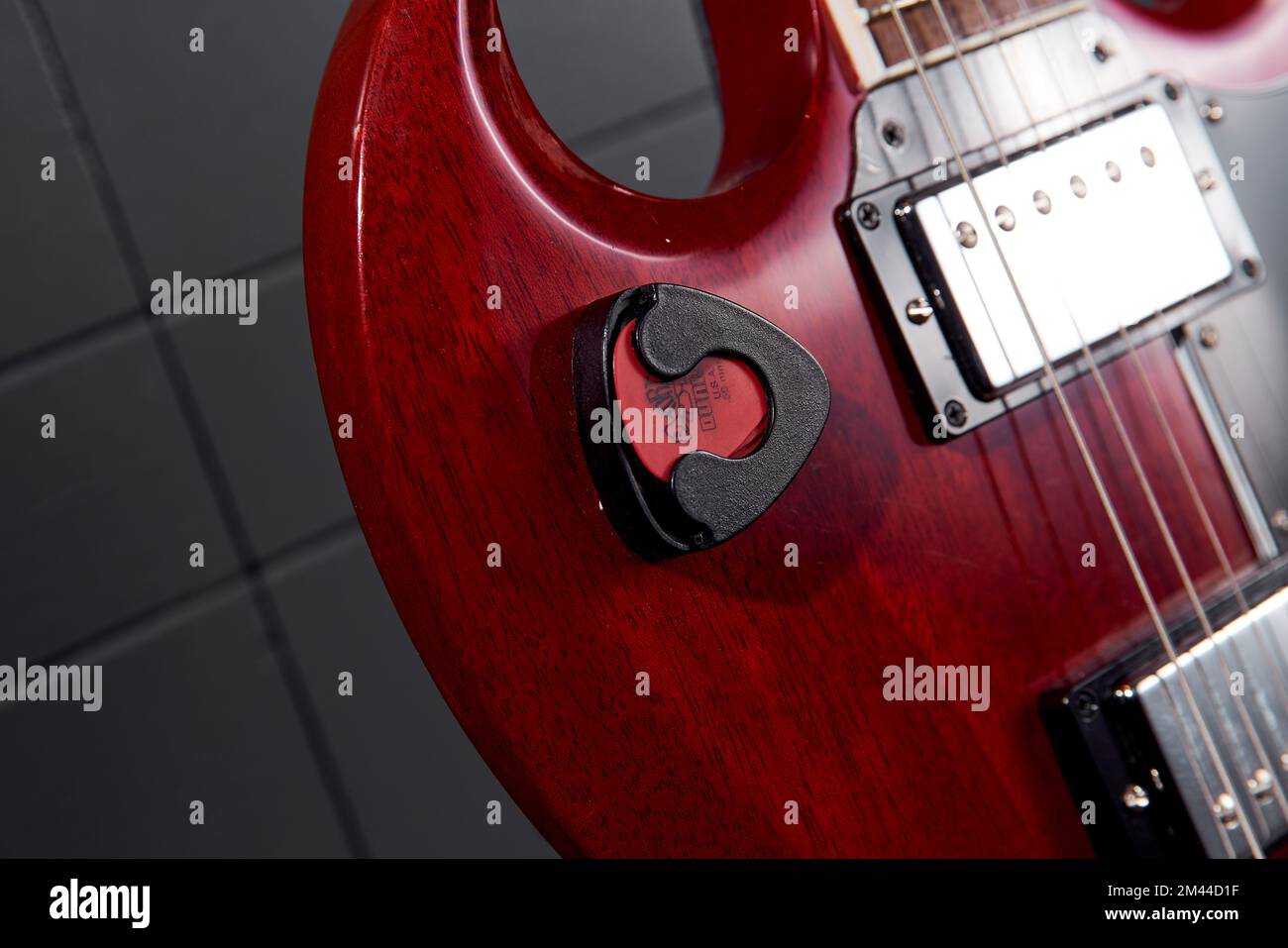 Fatoumata Diawaras rote Gibson SG E-Gitarre Stockfoto