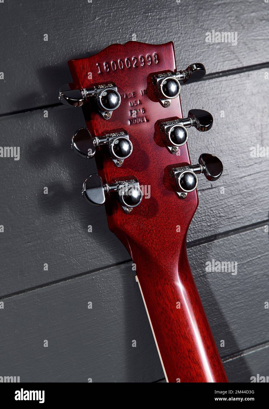 Fatoumata Diawaras rote Gibson SG E-Gitarre Stockfoto