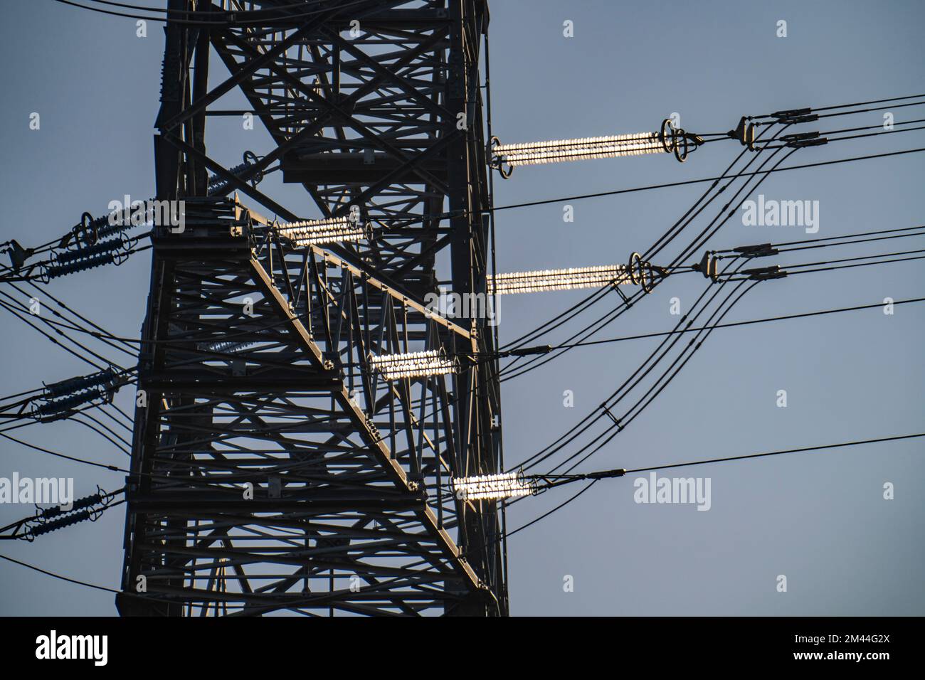 380-kV-Anlage, Schaltanlage, des Übertragungsnetzbetreibers Amprion, im Emscherbruch in Herten, Hochspannungspylon mit Glasisolatoren, NRW, Ger Stockfoto