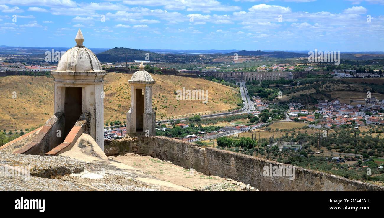 Fort Conde de Lippe aus dem 18.. Jahrhundert oder Fort Unsere Lady of Grace, Blick über die Wachtposten auf den Stadtmauern und die umliegende Landschaft, Elvas Stockfoto