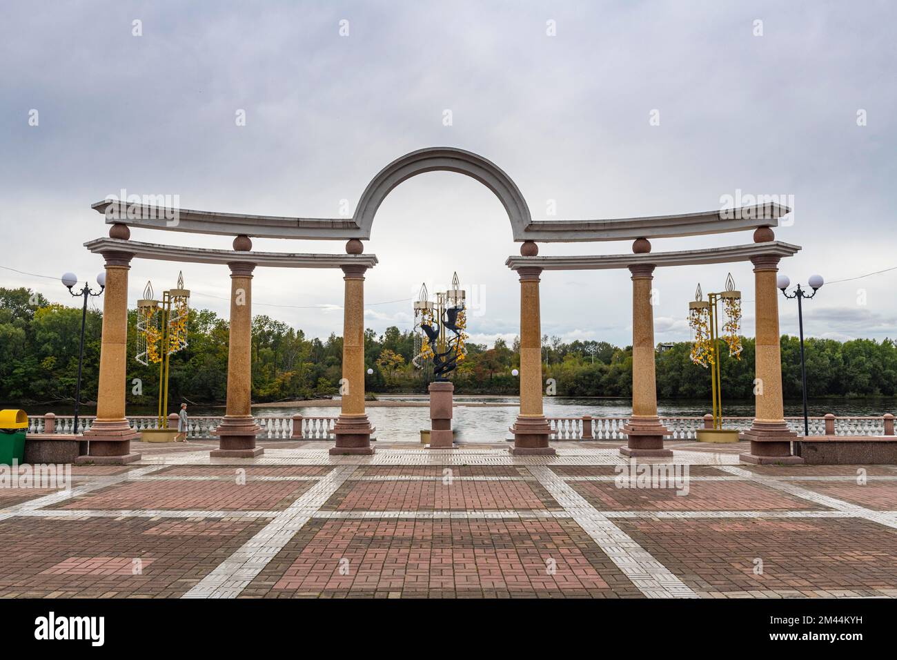 Promenade am Fluss Reka Bira, jüdische Oblast Birobizhan, Russland Stockfoto