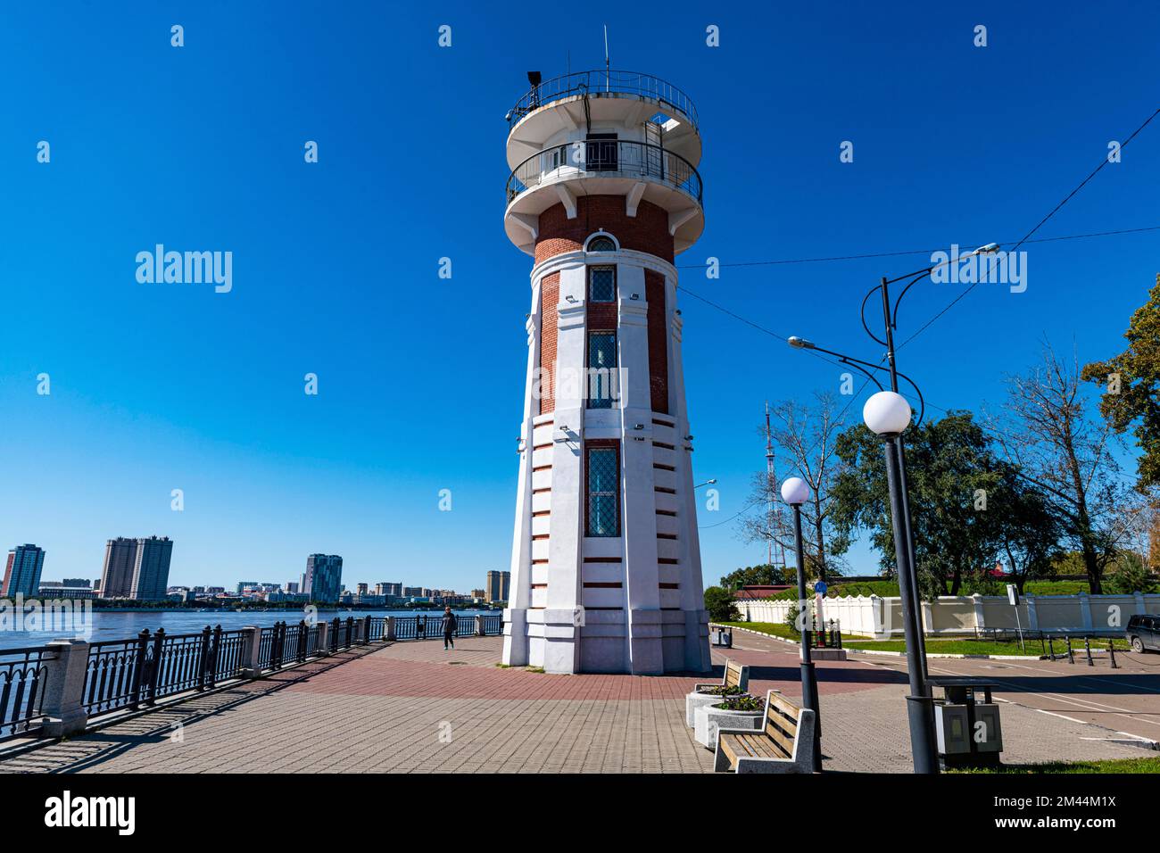 Leuchtturm am Ufer des Flusses Amur, Blagoveshchensk, Oblast Amur, Russland Stockfoto
