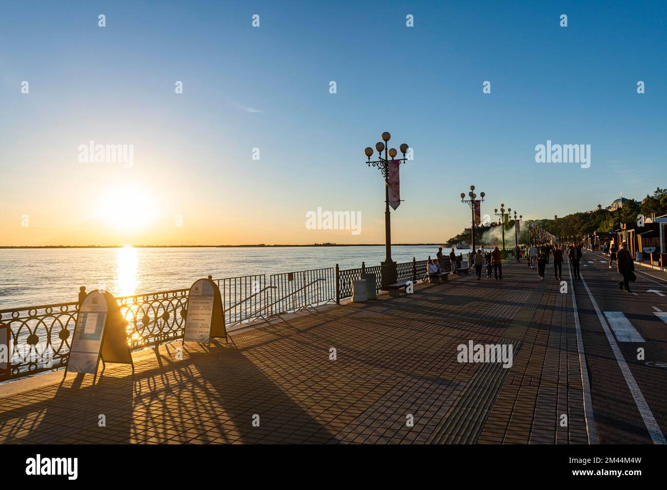 Promenade auf dem Amur, Khabarowsk, Khabarowsk Krai, Russland Stockfoto
