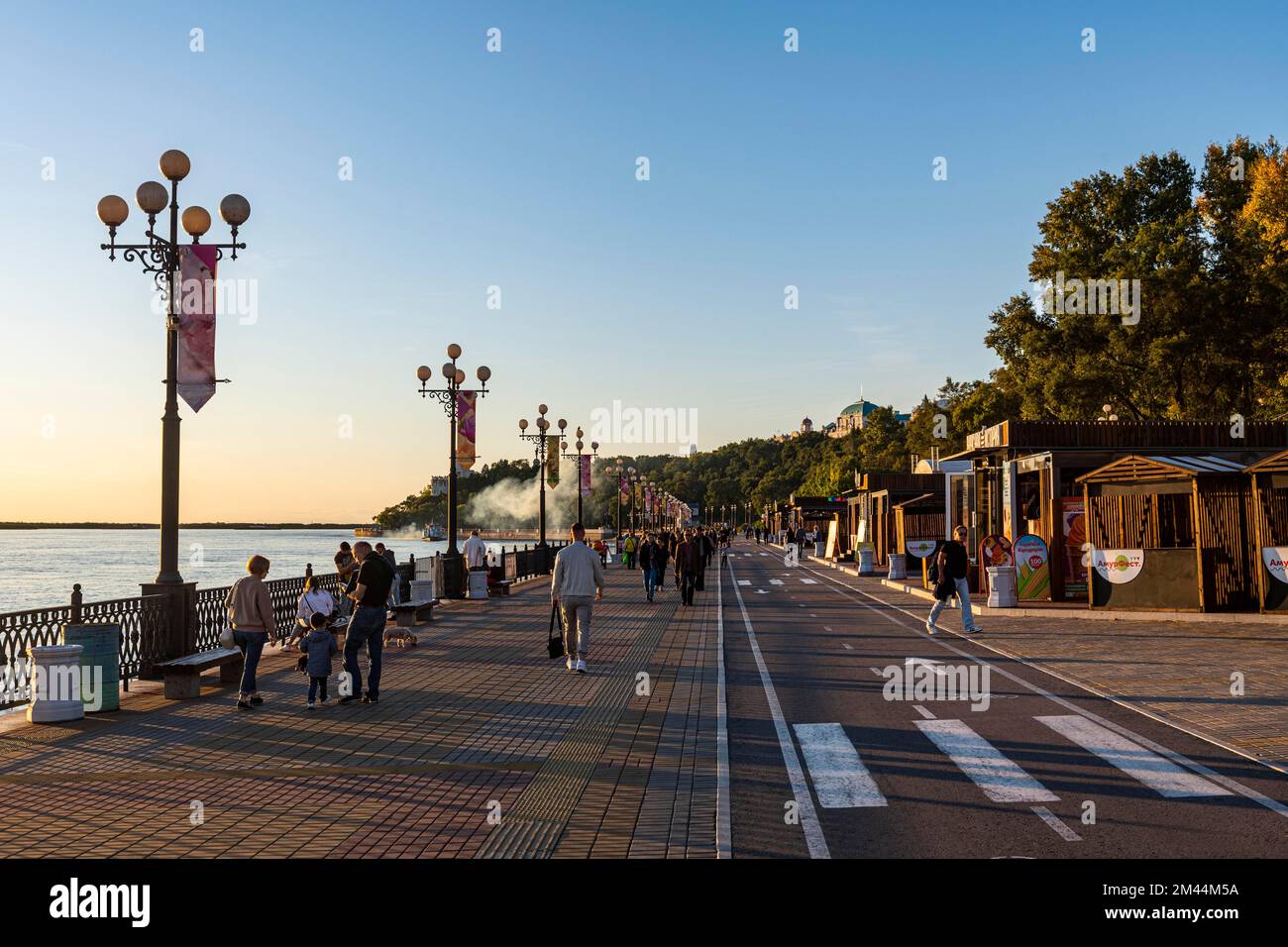 Promenade auf dem Amur, Khabarowsk, Khabarowsk Krai, Russland Stockfoto