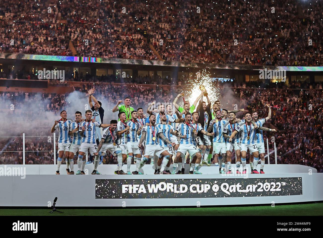 Doha, Katar. 18.. Dezember 2022. Spieler aus Argentinien feiern den Titel nach dem Spiel zwischen Argentinien und Frankreich für das Finale der FIFA Weltmeisterschaft Katar 2022 im Lusail Stadium, diesen Sonntag, den 18.. Foto: Heuler Andrey/DiaEsportivo 30761 (Heuler Andrey/SPP) Kredit: SPP Sport Press Photo. Alamy Live News Stockfoto