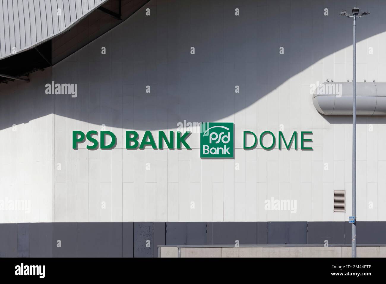 Logo PSD-Bank Rhein-Ruhr EG, Sponsor der multifunktionalen Hall Dome, Düsseldorf, Nordrhein-Westfalen, Deutschland Stockfoto