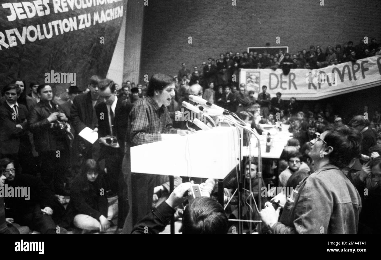 Der 1968. Internationale Vietnamkongress und die anschließende Demonstration durch Studenten der Technischen Universität Berlin und 44 weiterer Länder Stockfoto