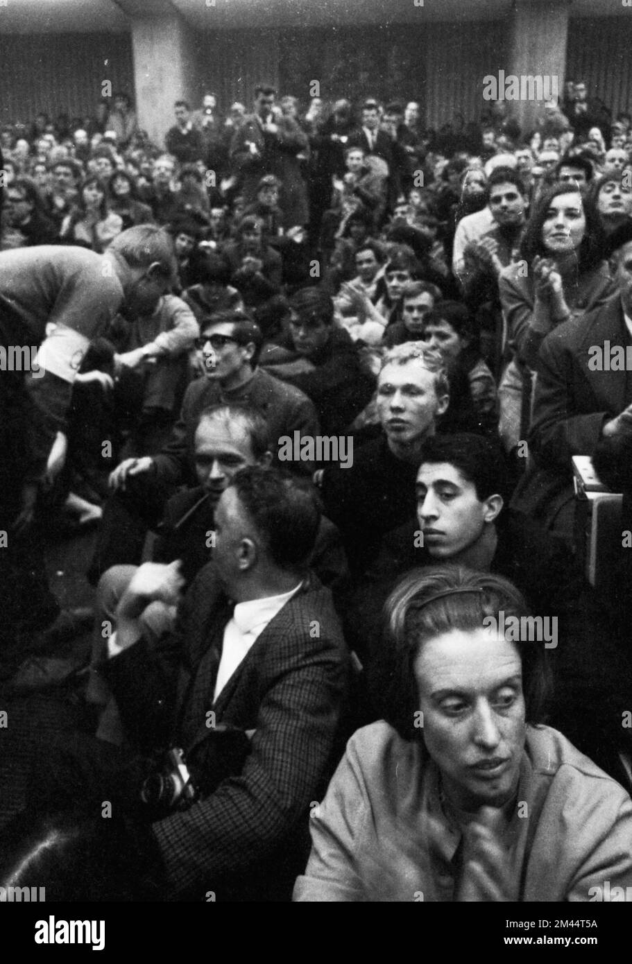 Der 1968. Internationale Vietnamkongress und die anschließende Demonstration durch Studenten der Technischen Universität Berlin und 44 weiterer Länder Stockfoto Der 1968. Internationale Vietnamkongress und die anschließende Demonstration durch Studenten der Technischen Universität Berlin und 44 weiterer Länder Stockfoto