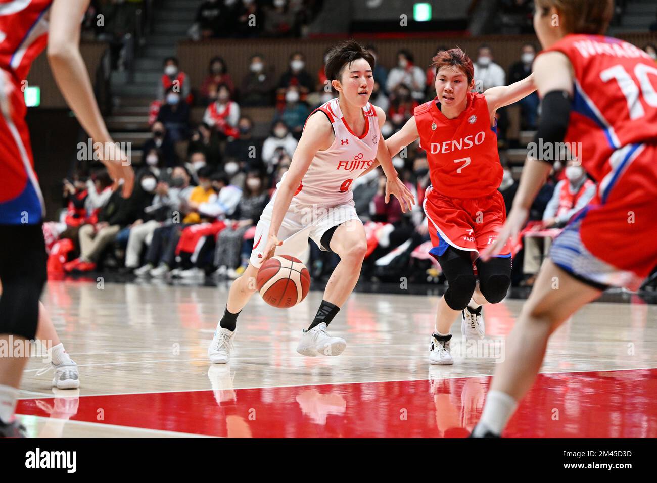 Yoyogi 2. Gymnasium, Tokio, Japan. 17.. Dezember 2022. (L-R) Riho Akagi (REDWAVE), Miku Takahashi (Iris), 17. DEZEMBER 2022 - Basketball : der 89.. Empress's Cup All Japan Basketball Championship Halbfinalspiel zwischen Fujitsu Red Wave - Denso Iris im Yoyogi 2. Gymnasium, Tokio, Japan. Kredit: MATSUO.K/AFLO SPORT/Alamy Live News Stockfoto