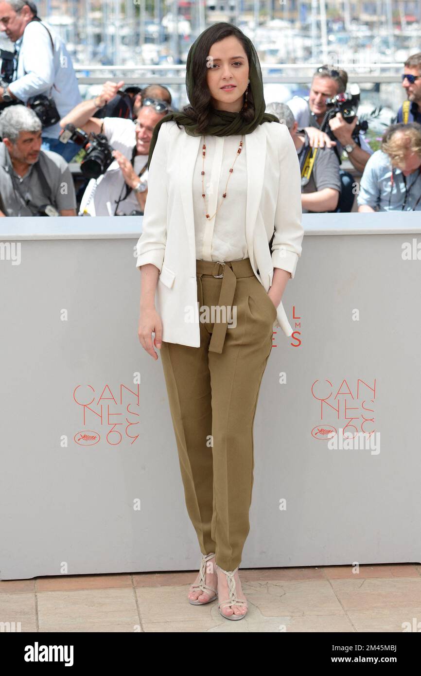 Aktenfoto vom 21. Mai 2016 der iranischen Schauspielerin Taraneh Alidoosti, die im Rahmen des Filmfestivals 69. in Cannes einen Fotobesuch von Forushande (dem Verkäufer) beim Palais des Festivals in Cannes, Frankreich, machte. Eine der bekanntesten Schauspielerinnen des Iran wurde Tage nach ihrer Kritik an der Hinrichtung eines Mannes verhaftet, der an den landesweiten Protesten beteiligt war, die das Land seit September heimgesucht haben. Taraneh Alidoosti, der im Oscar-prämierten Film „der Verkäufer“ von 2016 die Hauptrolle spielte, hatte den Erhängen von Mohsen Shekari verurteilt, der diesen Monat bei der ersten bekannten Hinrichtung im Zusammenhang mit den Protesten getötet wurde. Sheka Stockfoto