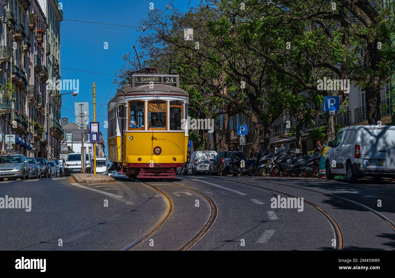Straßenbahn in Bairro Alto, Lissabon, Portugal. Stockfoto
