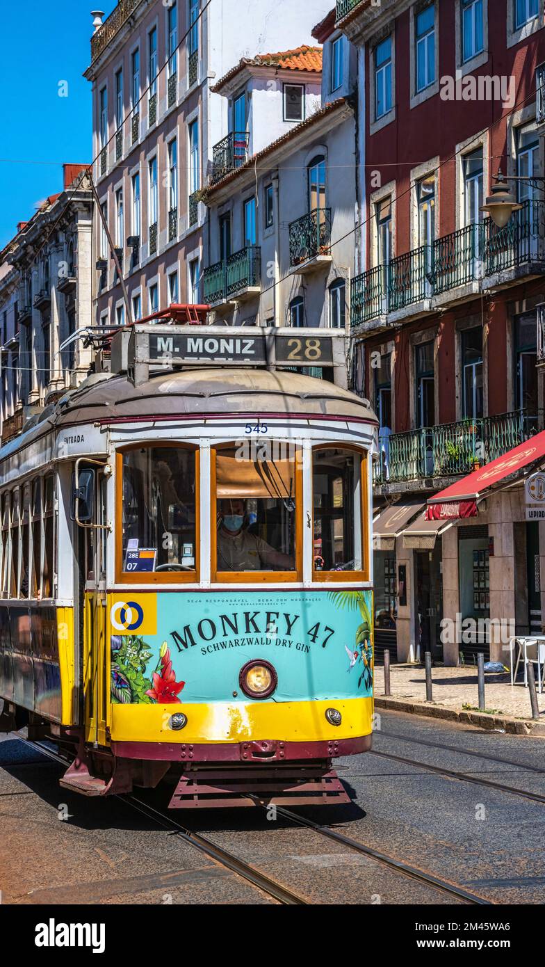 Straßenbahn in Bairro Alto, Lissabon, Portugal. Stockfoto