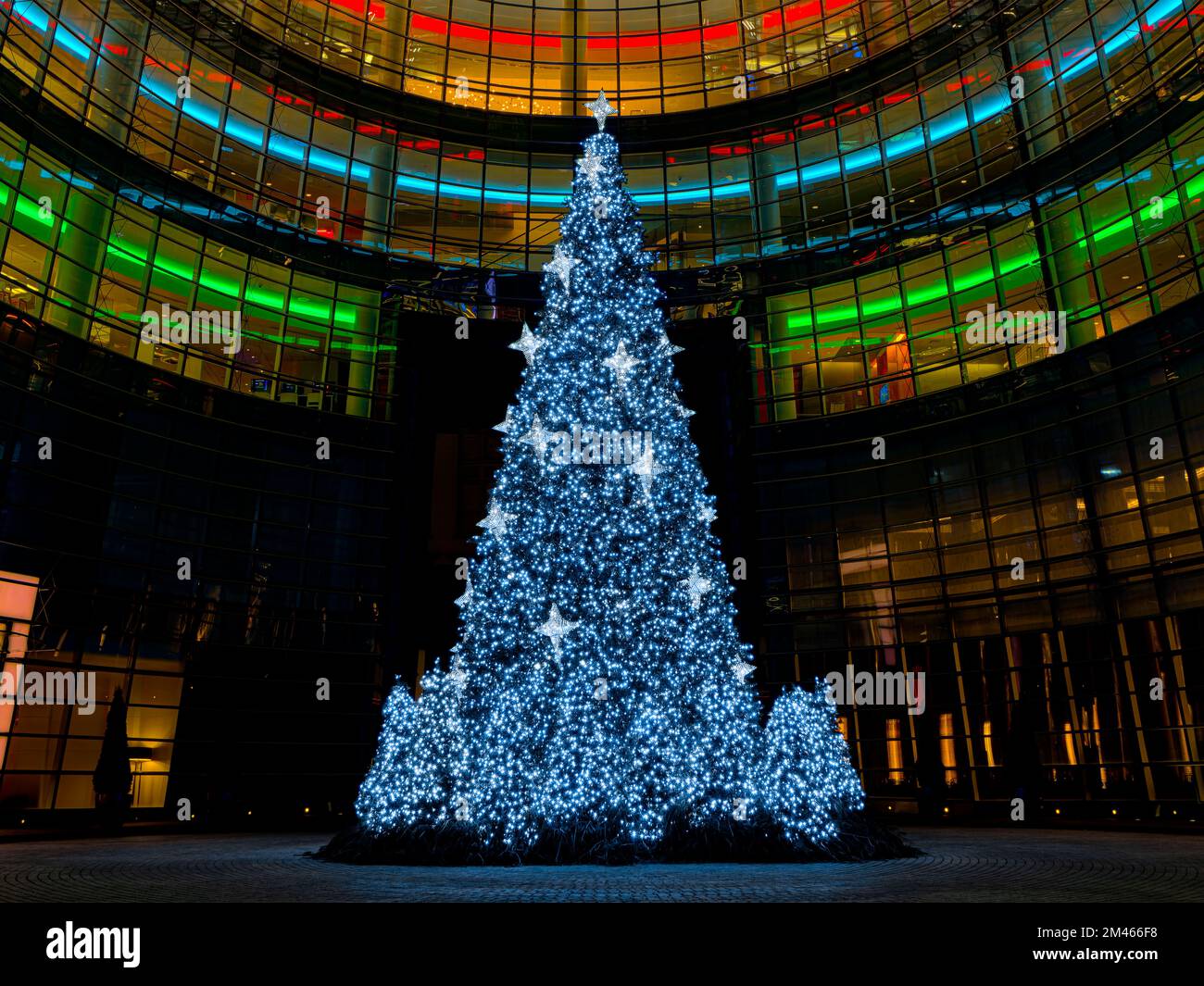 Ein Beacon Court (151 East 58. Street) zu Weihnachten. Blick von East 58. Street, Manhattan, New York, USA Stockfoto